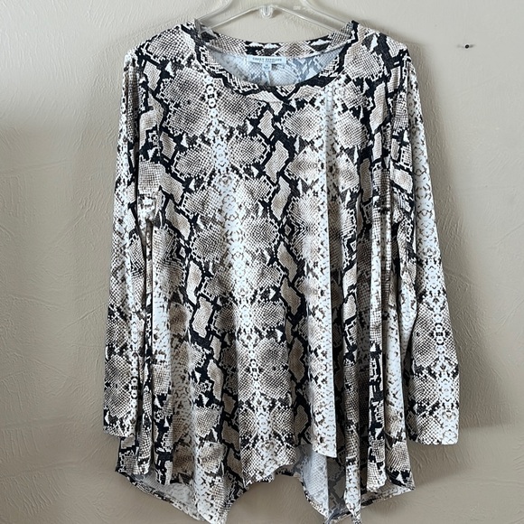 Green Envelope 1X Snakeskin Tunic very soft to touch - Picture 2 of 13